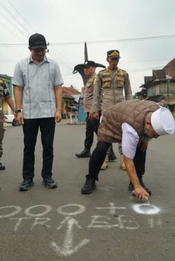 Gubernur Helmi Hasan Resmikan Titik Nol Jalan Simpang 4 Gunung Selan- Lais