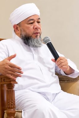 Gubernur Helmi Hasan Luncurkan Retreat Merah Putih Keluarga