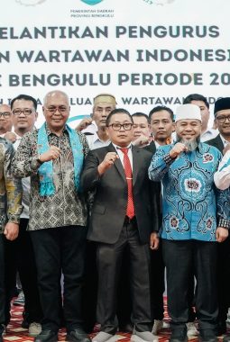 Pengurus PWI Bengkulu Dilantik, Gubernur Helmi Hasan Siapkan Pelatihan Khusus Jurnalis